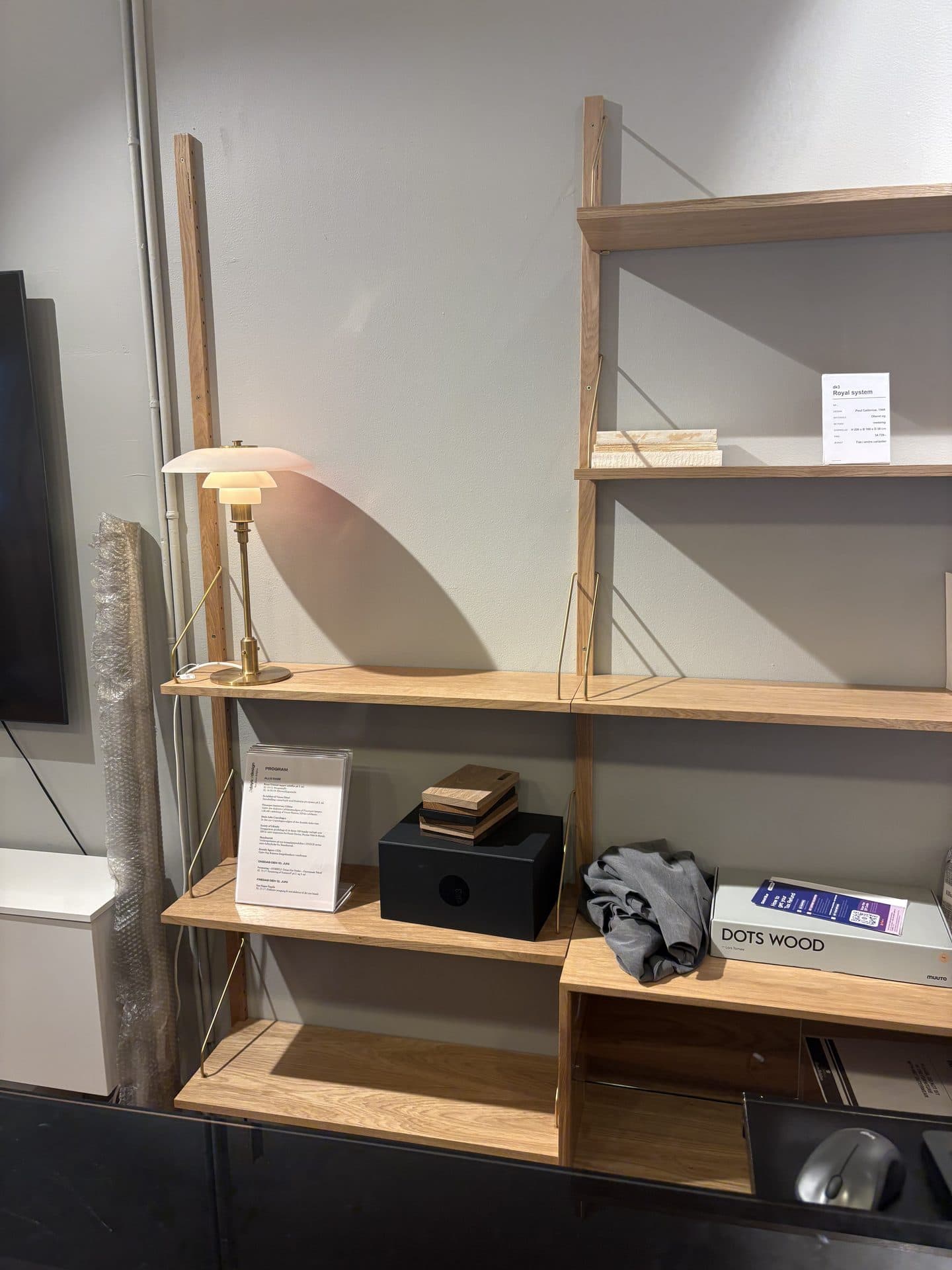 Showroom & Furniture