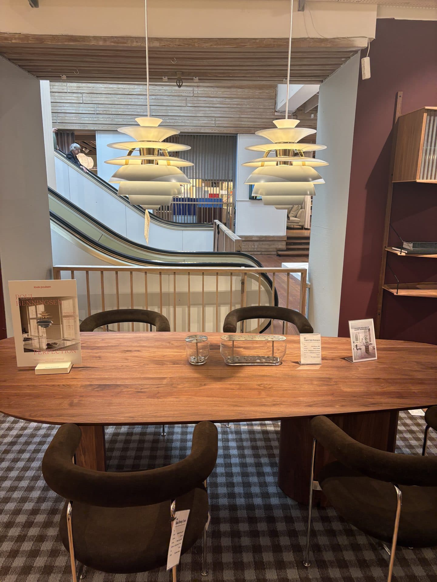 Showroom & Furniture