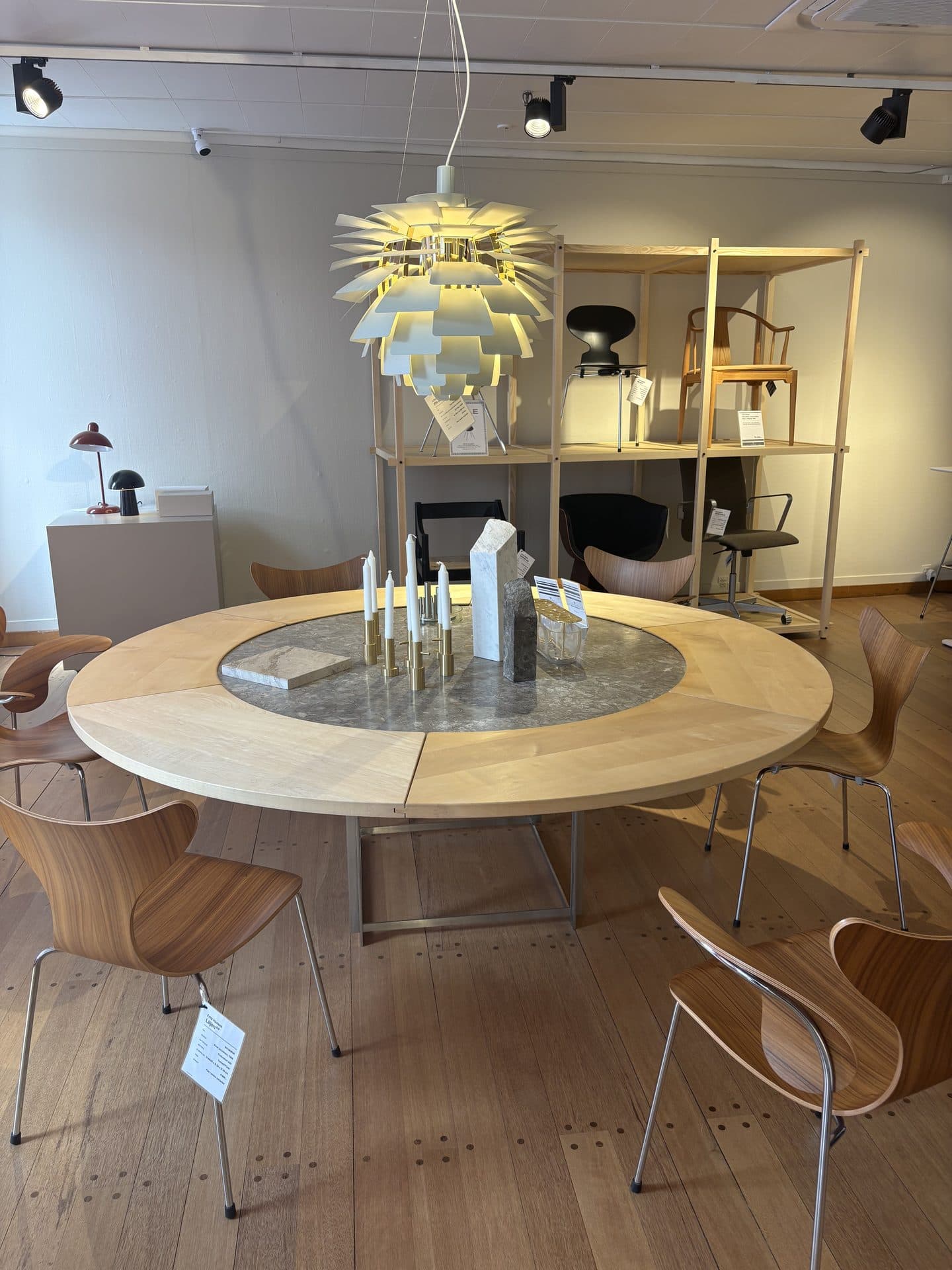 Showroom & Furniture