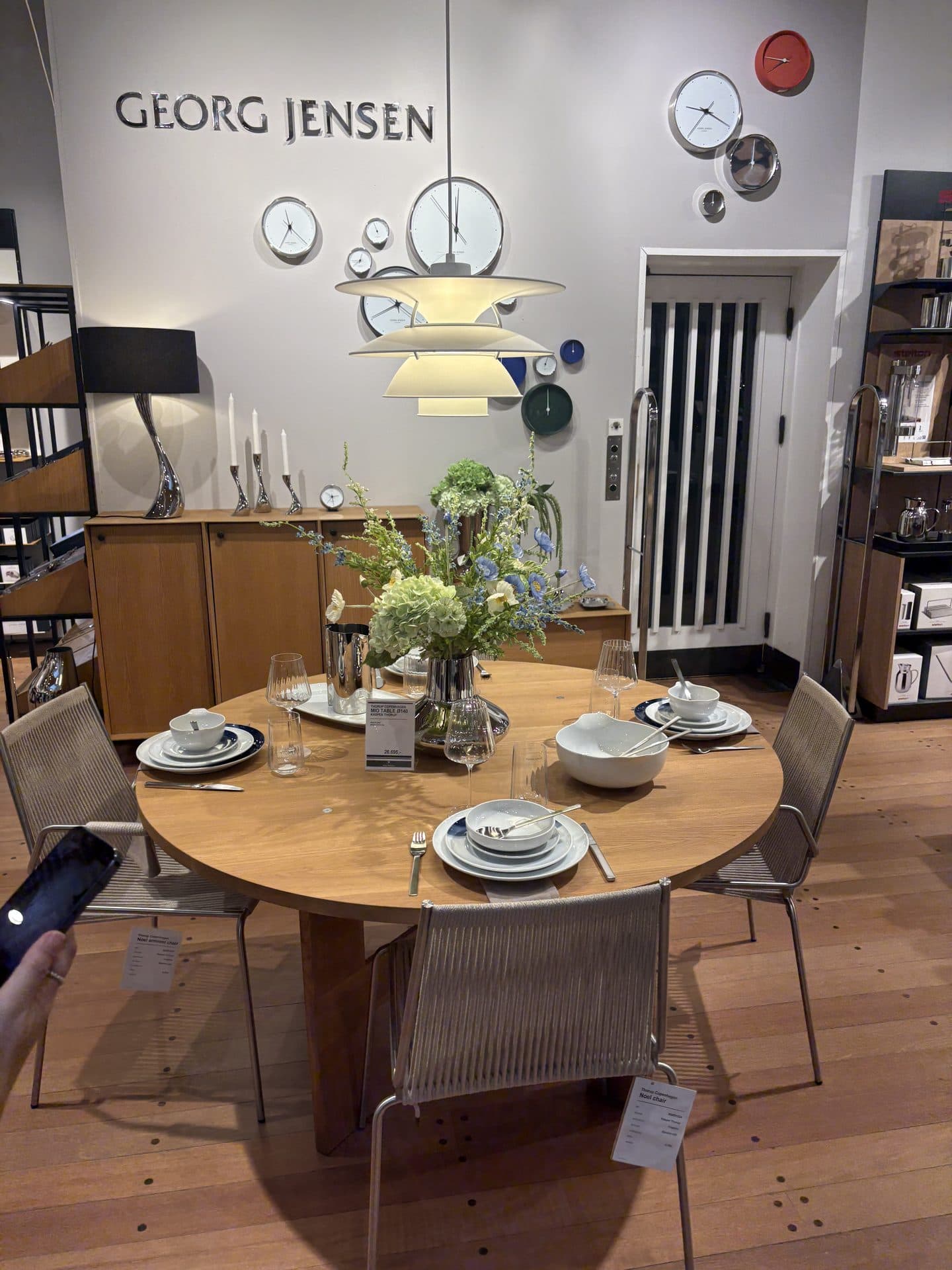 Showroom & Furniture